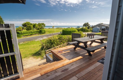 Pohara House | Sea-esta - Pohara Beachfront Holiday Home