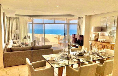 Umhlanga Apartment | Sea facing Contemporary holiday apartment Umhlanga Rocks