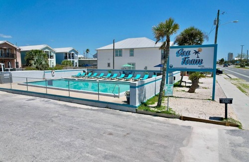 Crescent Beach Apartment | Sea Foam | Family-Friendly Coastal Escape| Beach