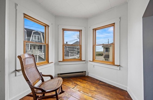 Ocean Park House | "Sea Foam" your perfect 6-bedroom cottage steps from the beach!