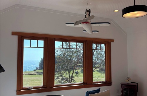 Little River Cottage | Sea Fox Cottage -Secluded Ocean View Retreat with private garden and fireplace