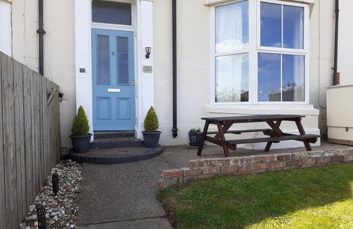 Hornsea Cottage | SEA FRONT APARTMENT, pet friendly, country holiday cottage in Hornsea