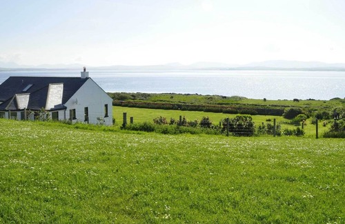 Islay Island House | Sea front family home, large garden, close to Port Charlotte, sleeps up to 8.