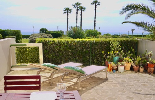 La Cote Radieuse Apartment | Sea Front Ground Floor Apartment. Large terrace, pool, air con.
