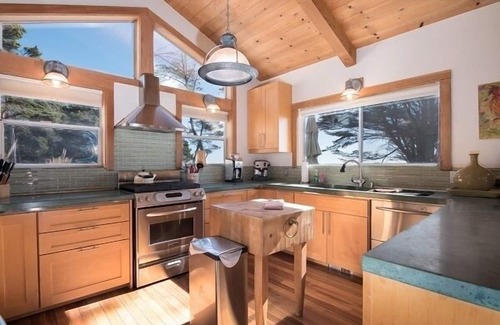 Anchor Bay House | Sea Gate by RedAwning