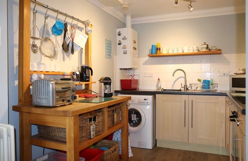 Hunstanton Apartment | Sea-Glimpse, Old Hunstanton, contemporary apartment + beach hut 500-yards to sea