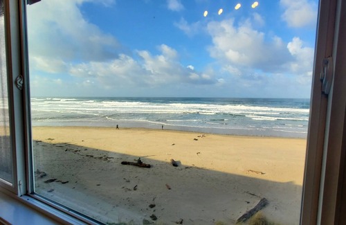 Lincoln City Condo | Sea Gypsy Condo Front Row Seat to Sunsets, Beach, Summer FunnSwimming pool, BBQ