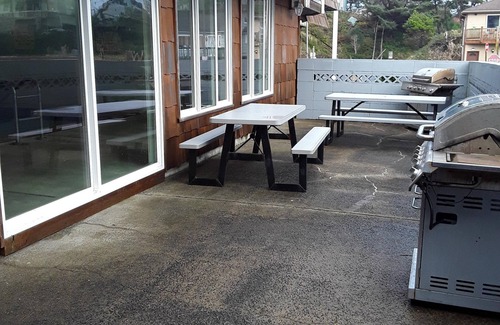 Lincoln City Condo | Sea Gypsy Condo Front Row Seat to Sunsets, Beach, Summer FunnSwimming pool, BBQ