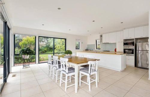 McCrae House | Sea Haven: coastal views, family retreat