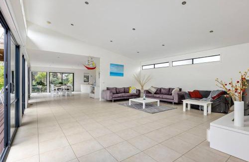 McCrae House | Sea Haven: coastal views, family retreat