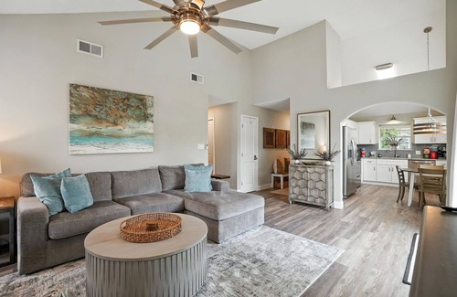 Wright House | Sea Horse Cove: Fully Fenced, Kid and Pet Friendly