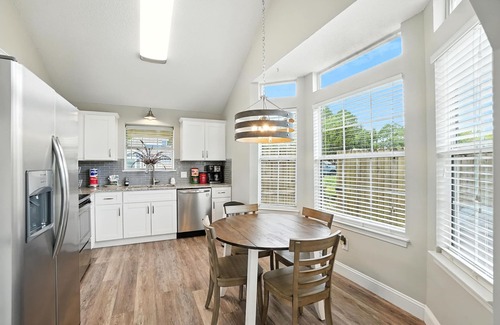 Wright House | Sea Horse Cove: Fully Fenced, Kid and Pet Friendly