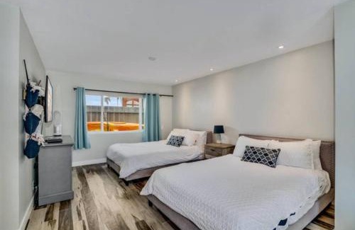 Mission Beach House | Sea house at Sea shore - 4 bedroom 3 bath - 14 ppl