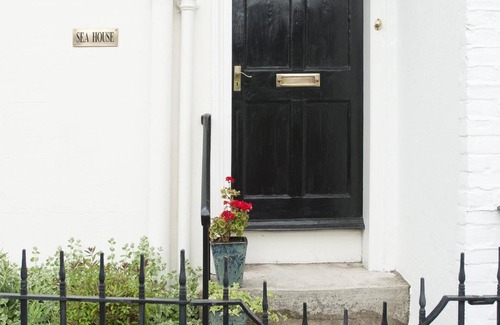 New Forest District House | Sea House,Lymington, a lovely Georgian house. IN 2025, WE OFFER A 10% REDUCTION.