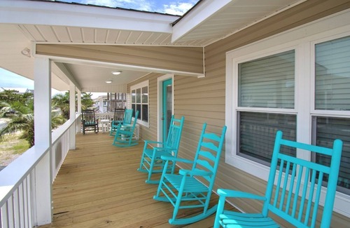 Ocean Isle Beach Cottage | Sea-ing Double - Steps away from the ocean and beach access