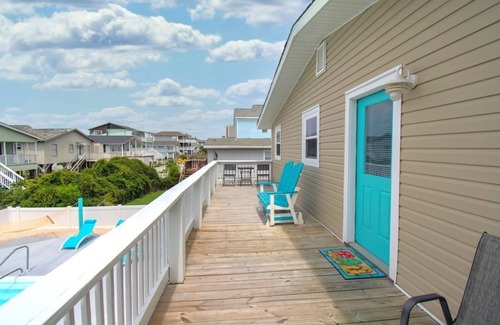Ocean Isle Beach Cottage | Sea-ing Double - Steps away from the ocean and beach access