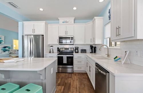 Dauphin Island Cottage | Sea Krewe~Beachfront~Sleeps 10~Updated