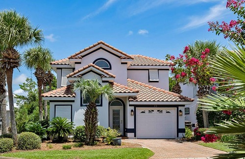 Emerald Waters Village House | Sea La Vie | 2 Pools | 2 Kitchens | Weddings | Gated Beach Compound