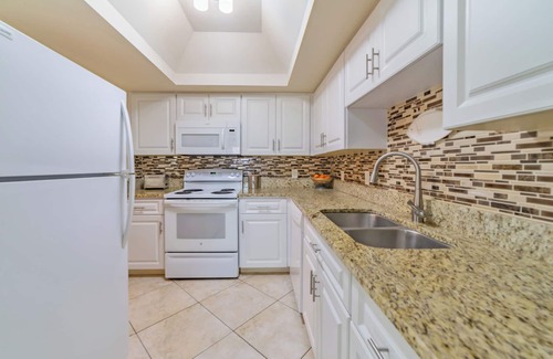 Redington Shores Condo | Sea La Vie at San Remo