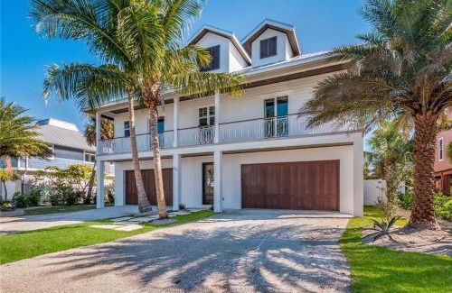 Anna Maria House | Sea La Vie Beach House - Luxurious 4BR Home W Pool Spa Dock Canal Access on Anna Maria Island