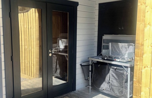 Perranporth Cottage | SEA LA VIE, pet friendly, with hot tub in Perranporth