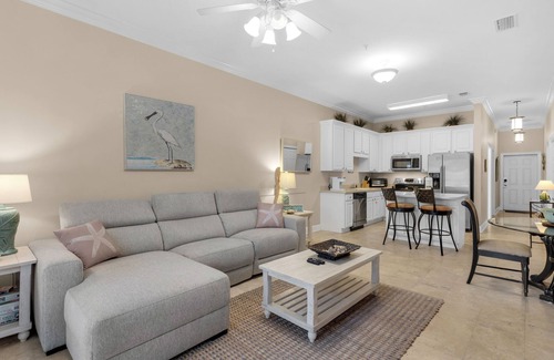Seagrove Beach Condo | Sea La Vie | Stylish 3BR Condo in Seagrove | Walk to Beach | Sleeps 7