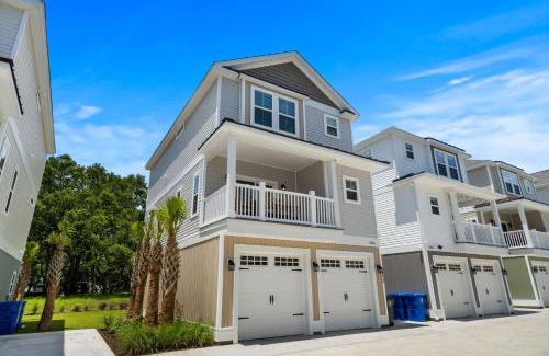 Myrtle Beach House | Sea Level - Across from Ocean Dog Friendly Garage