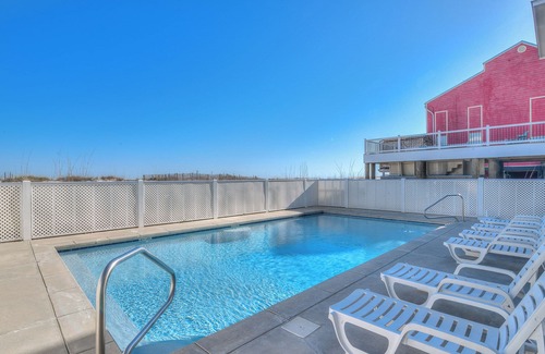 Gulf Shores House | Sea Monster. 16 BR Beachfront. Pool. Extra fridges. Lots of space. And right on the beach!