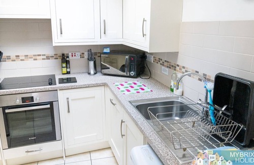 Brixham Cottage | Sea Nook - sleeps 6 guests in 3 bedrooms