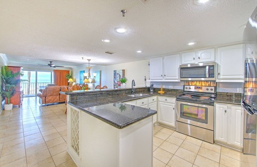 Redington Shores Condo | Sea Oats 106: 3 BR, 2 BA Condominium in Redington Shores, Sleeps 8