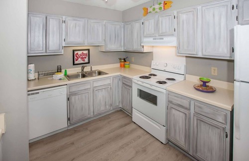 Gulf Shores Condo | Sea Oats I-103 ~ Pet Friendly ~ Pool, Beach Access + $400 FREE Activities Daily ~ Zoo/Golf + More