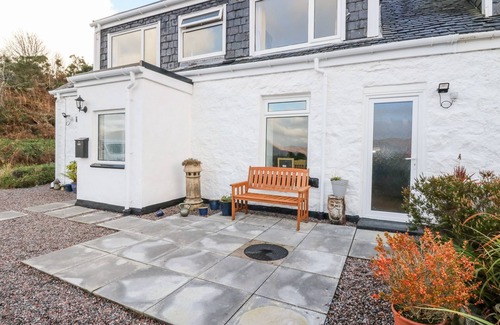 Kentallen Cottage | SEA OTTER COTTAGE, pet friendly, with open fire in Ballachulish