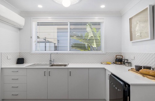 Sawtell House | Sea Pine Studio - Couples Dream, Pet Friendly, Corporate Stay