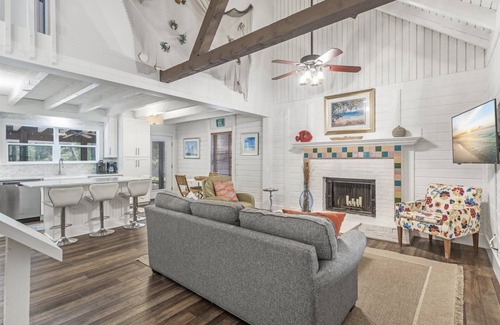 Santa Rosa Beach Cottage | Sea Pines Cottage-Rustic Charm in Santa Rosa Bch!