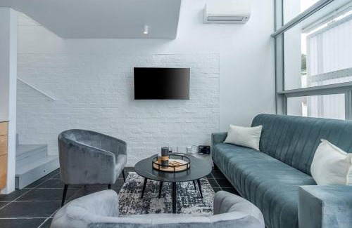 Sea Point Apartment | Sea Point Sunset Views Stylish Escape