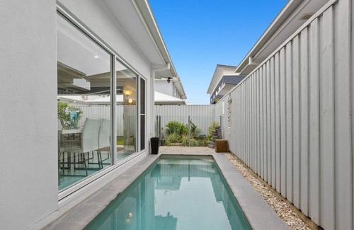 Kingscliff House | Sea Poppy - Beachside 4 Bedroom home with pool