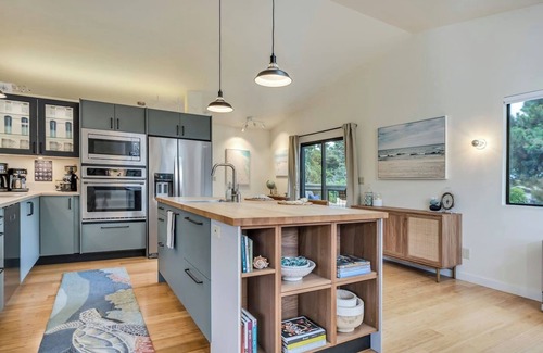 Cleone House | Sea Ranch in Fort Bragg w/Hot Tub & Game Room