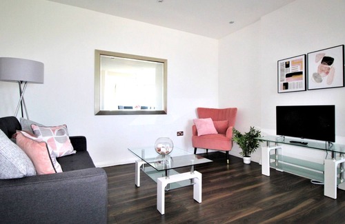 Felixstowe Condo | Sea Road 5 - Beachfront 2 Bedroom Apartment