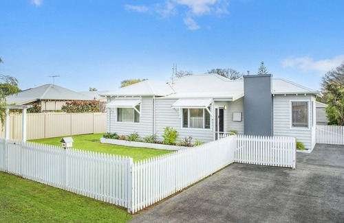Busselton House | SEA'S THE DAY - Holiday at Home in Style