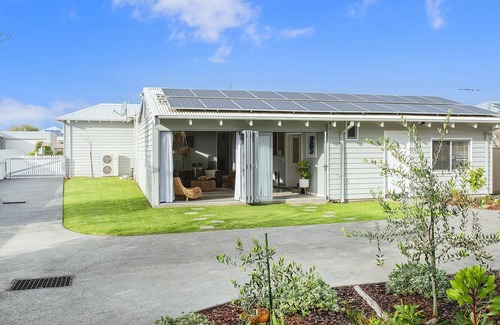 Busselton House | SEA'S THE DAY - Holiday at Home in Style