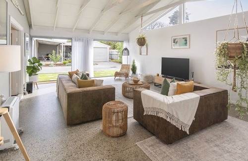 Busselton House | SEA'S THE DAY - Holiday at Home in Style