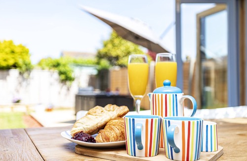 New Forest District House | Sea salt Chalet- luxury sleeps 10 + playroom