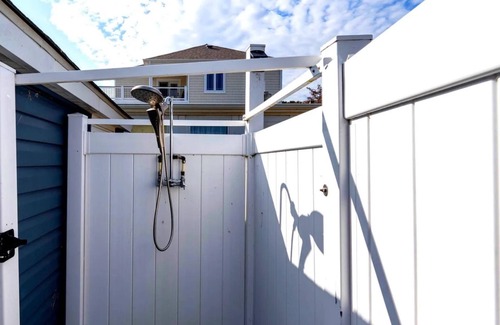 Delaware Beaches House | "Sea Shanty" Charming 3-bedroom cottage in Broadkill Beach, WiFi, Steps to Beach