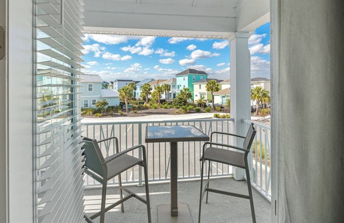 West Kissimmee Cottage | Sea Shell Blue Cottage near Disney with Private Pool and Margaritaville Resort.