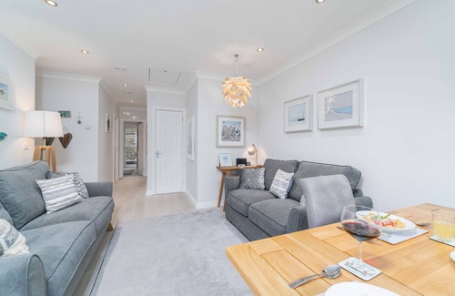 St Ives Apartment | Sea Shells – Sleeps Four – Balcony – Parking – Dog Friendly