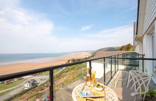 Putsborough Apartment | Sea Shore - FL 30 - One Bedroom Apartment, Sleeps 2