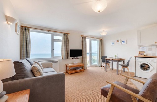 Putsborough Apartment | Sea Shore - FL 30 - One Bedroom Apartment, Sleeps 2