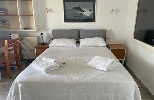 Poros House | Sea-side 3 BEDROOM- BEACH HOUSE