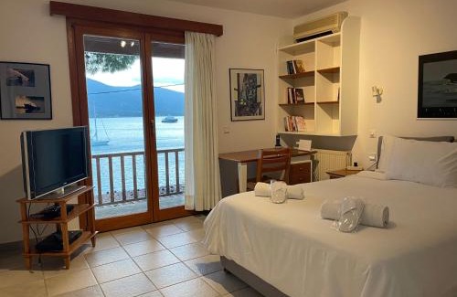 Poros House | Sea-side 3 BEDROOM- BEACH HOUSE