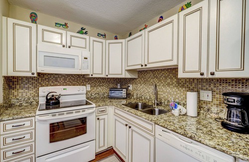 Bradenton Beach Villa | ⚓Sea Site Retreat Unit B! Short walk to the beach!⚓